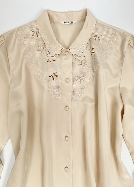 (japan)beige embroidered blouse